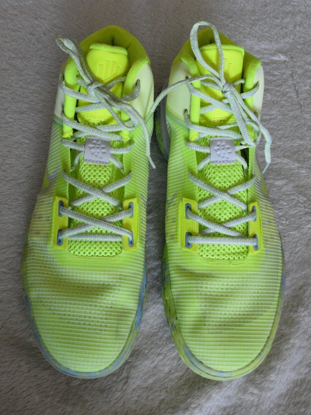 Nike Kyrie Flytrap 4 Barely Volt Basketball Shoes Men's size 13